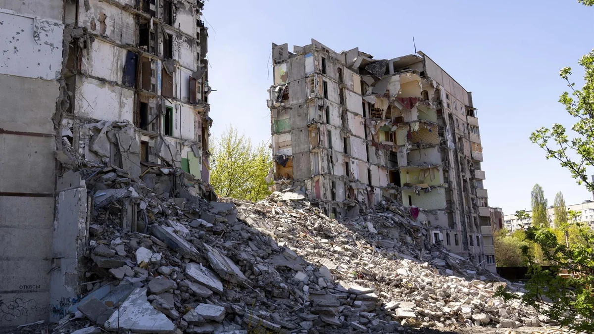 Ucrania denuncia cuatro muertos y doce hospitalizados por un bombardeo ruso a una oficina de correos en Járkov