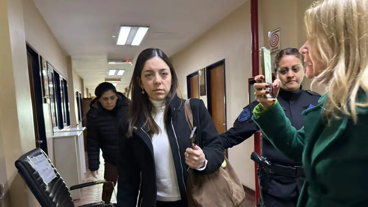 Citaron a declarar a dos funcionarios de Vocería que hicieron compras millonarias a nombre de Manuel Adorni