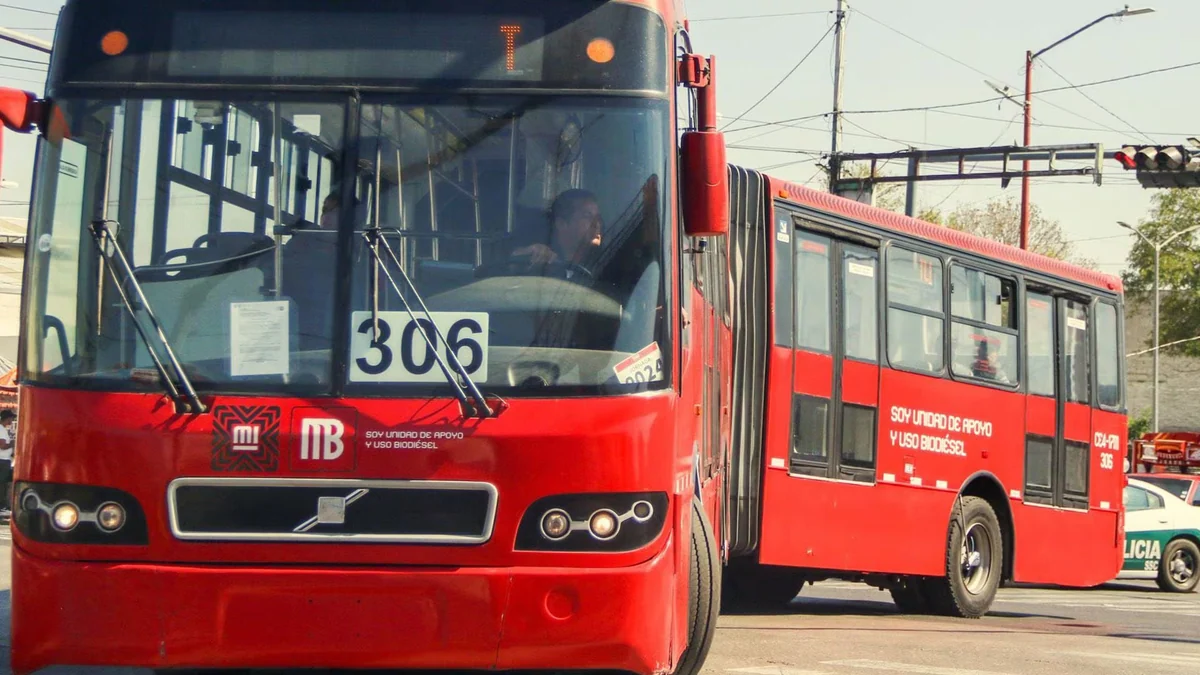 Retrasos, cierres y afectaciones en el Metrobús en tiempo real