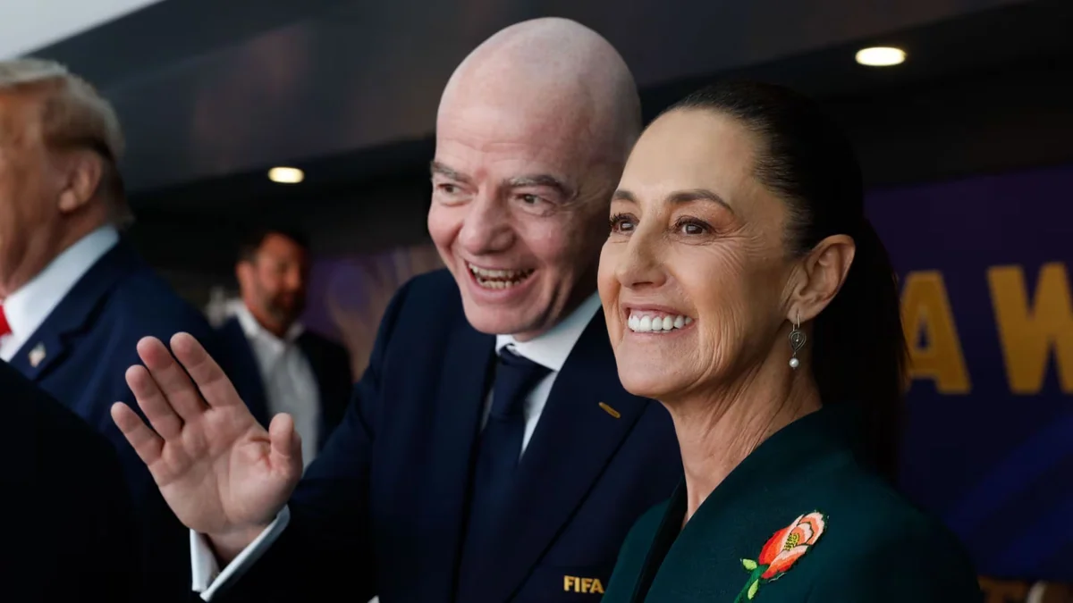 Claudia Sheinbaum vuela de regreso a México tras asistir a la final del Mundial 2026 en EEUU