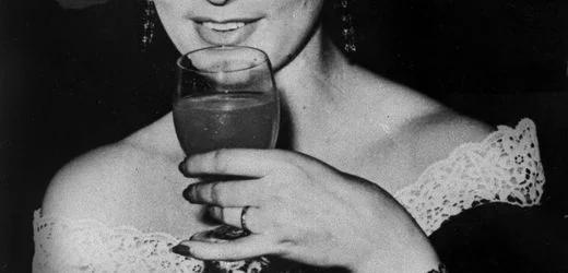 Großbritannien: Ruth Ellis wird begnadigt – 71 Jahre nachdem sie hingerichtet wurde