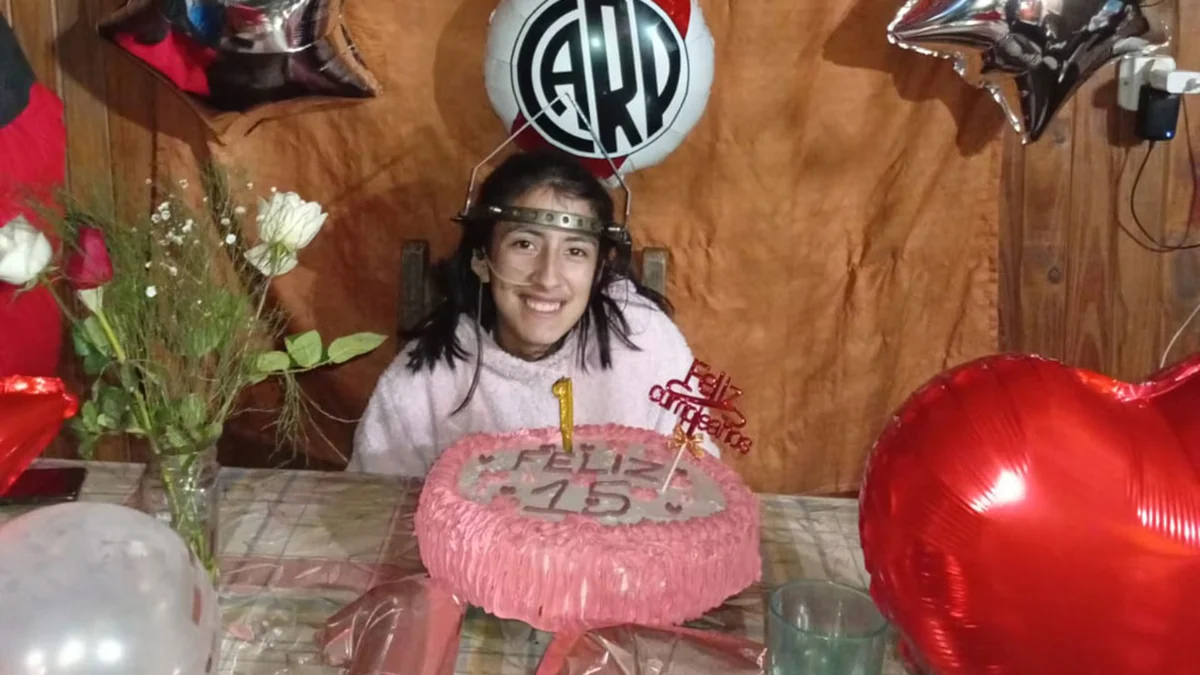 La nueva vida de Delfina, la joven que necesitaba una cirugía por una escoliosis severa: “Se está adaptando a su nueva estatura”