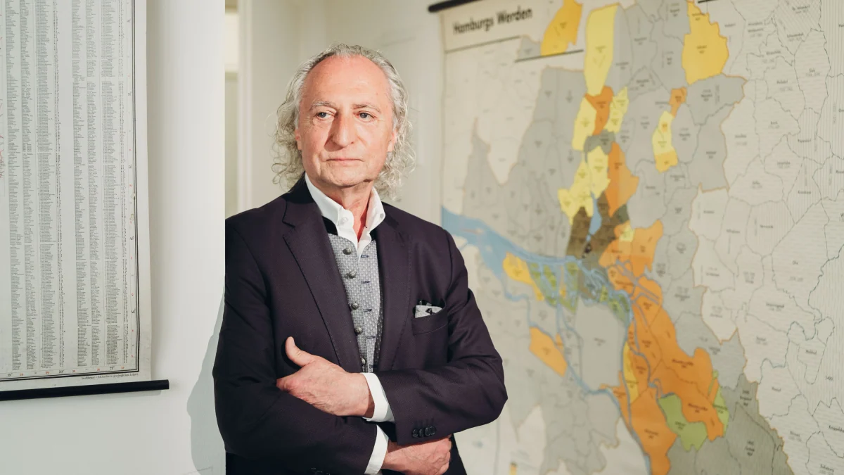 Methoden wie ein Detektiv: Dieser Mann sucht die Millionenerben