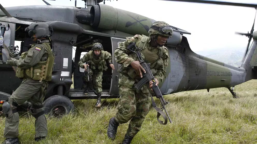 La FAC confirmó la muerte de ganado en bombardeo contra el Clan del Golfo en Antioquia: un ganadero había denunciado afectación