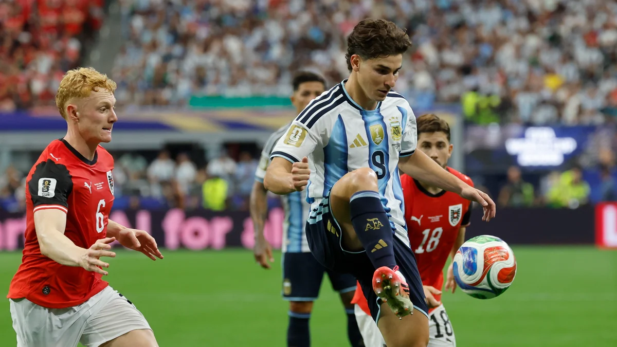 Julián Álvarez no respeta ni a Messi