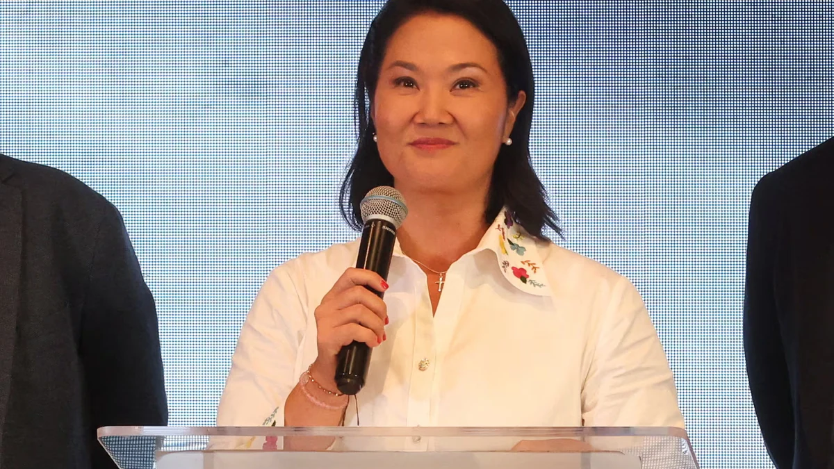 Fujimori roza la victoria en el escrutinio de las presidenciales de Perú diez días después de la votación
