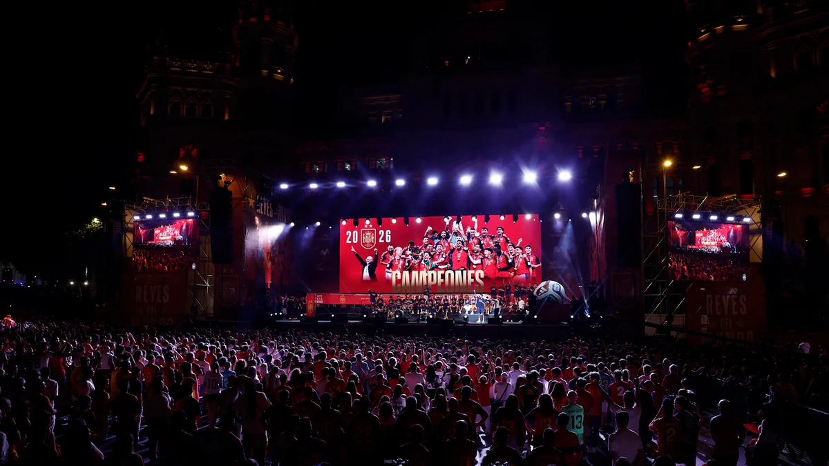 España celebra su segundo Mundial con un baño de masas en Madrid