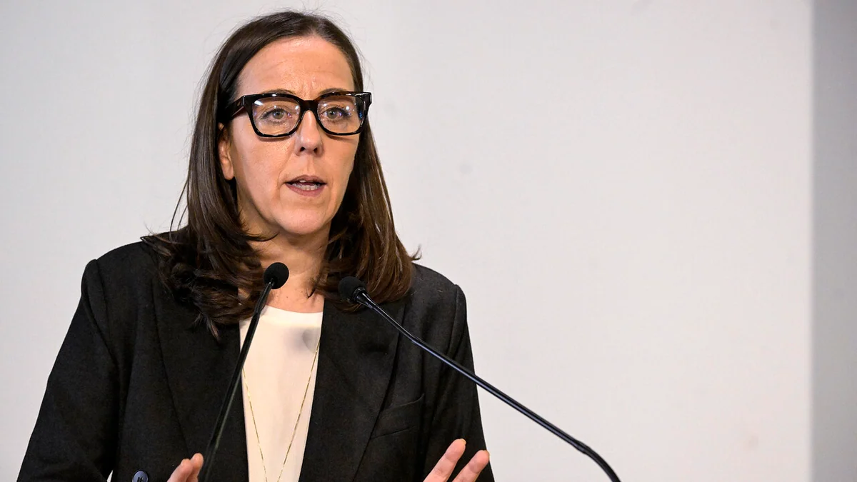 Sara Funaro la sindaca più amata, Antonio Decaro primo tra i governatori