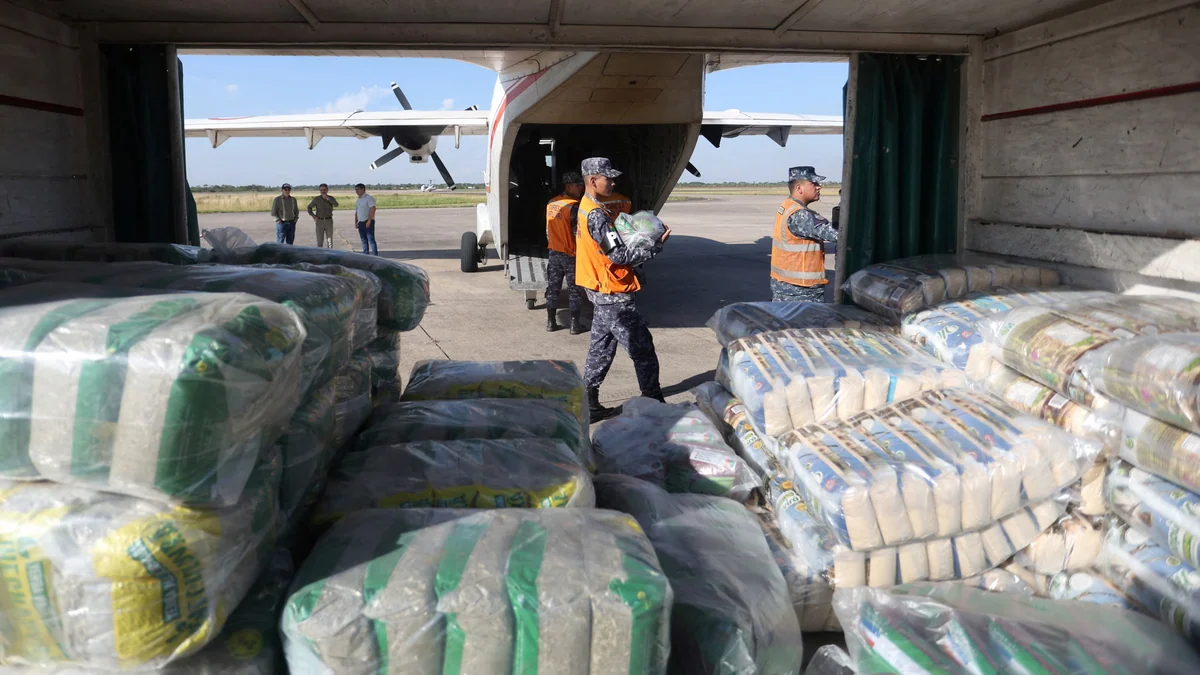 Bolivia recibió casi 40 toneladas de ayuda humanitaria de países vecinos ante los bloqueos de vías