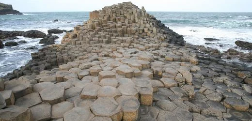 Giant's Causeway: Basaltsäulen in Nordirland entstanden durch vulkanische Aktivität vor 60 Millionen Jahren