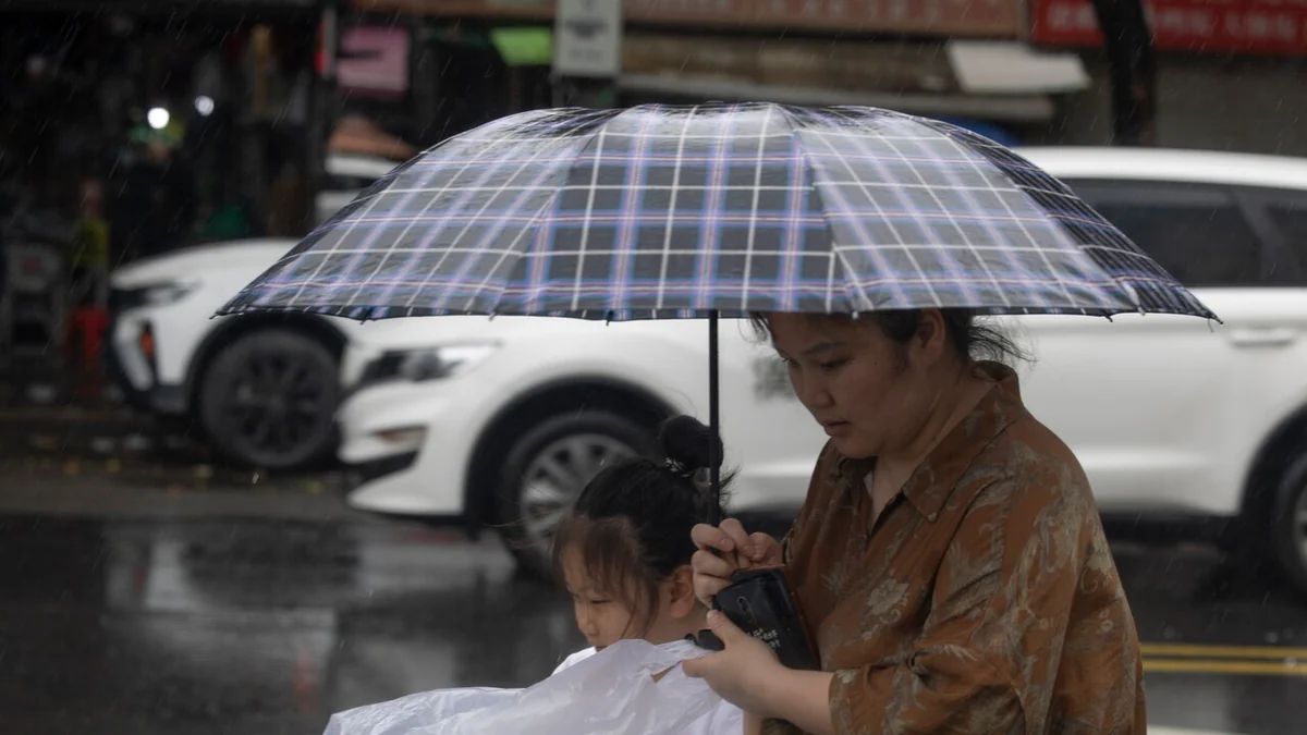 Oltre 900.000 persone evacuate in Cina per il tifone Bavi
