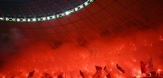 Fußball: Innenministerkonferenz zaudert bei Maßnahmen gegen Pyro-Technik in Stadien