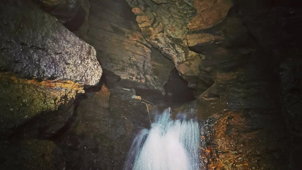 Familia queda atrapada en una gruta de Cuetzalan, Puebla: rescatan a dos personas y buscan a otras cuatro