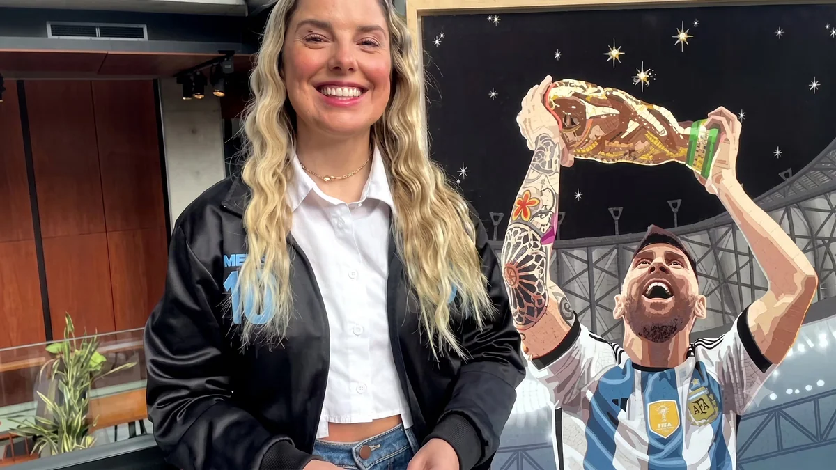 Tardó dos años y usó casi un millón de emojis para crear un retrato de Lionel Messi: ahora sueña con entregárselo