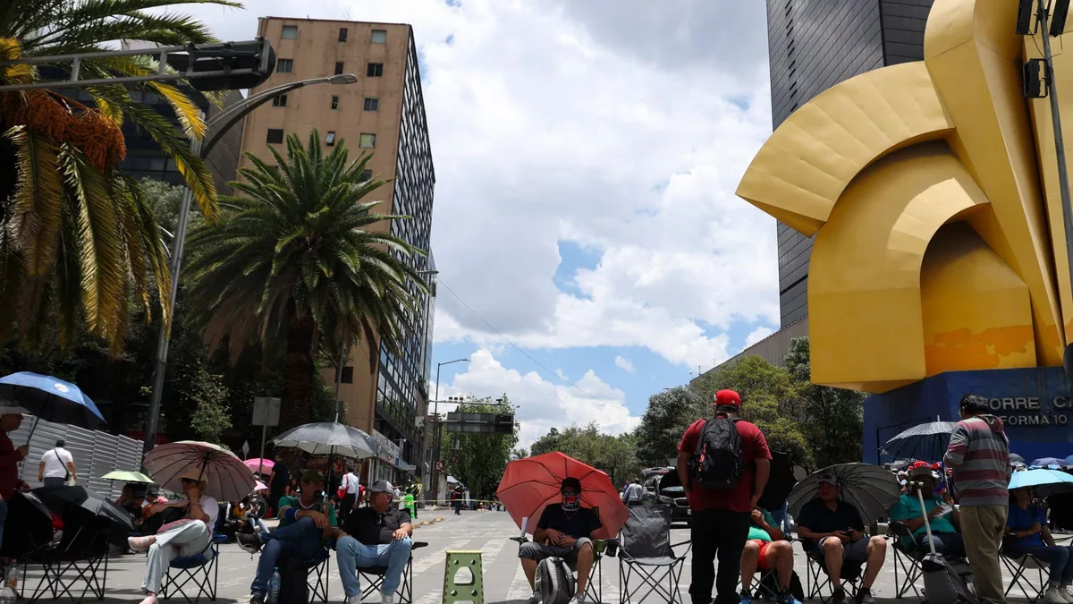 CNTE vuelve a bloquear Paseo de la Reforma pese a reducción de plantón en Centro Histórico: gobierno cierra el diálogo
