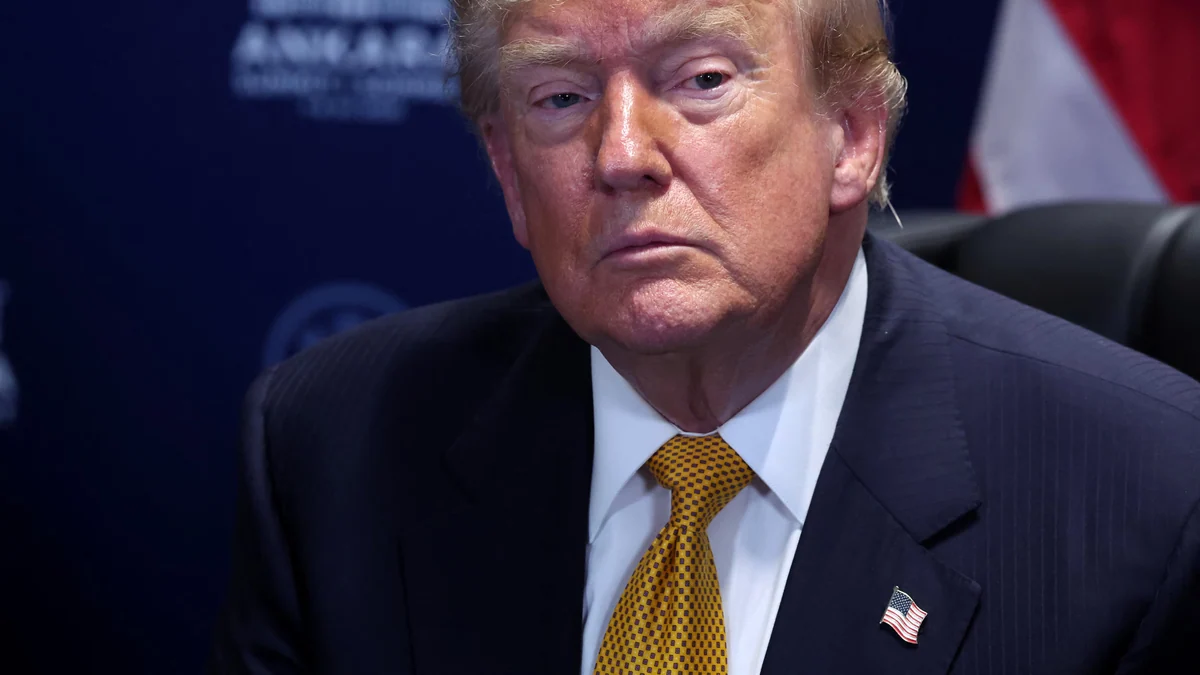 Trump carga de nuevo contra España por su gasto en defensa y amenaza con cortar todo el comercio bilateral
