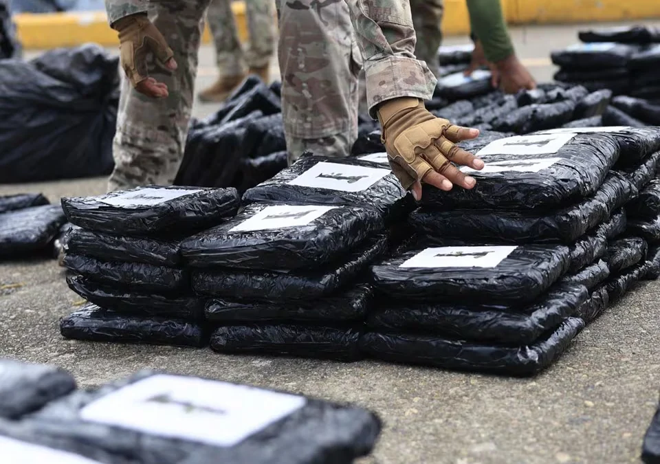 Operativos en mar y tierra golpean estructuras vinculadas al narcotráfico en Panamá