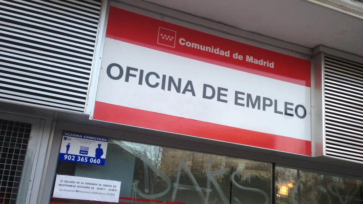 Larga duración, edad avanzada y baja formación: el perfil de los parados que frena el crecimiento de empleo en España