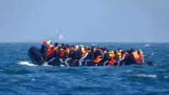 Almost 1,000 migrants cross Channel over bank holiday