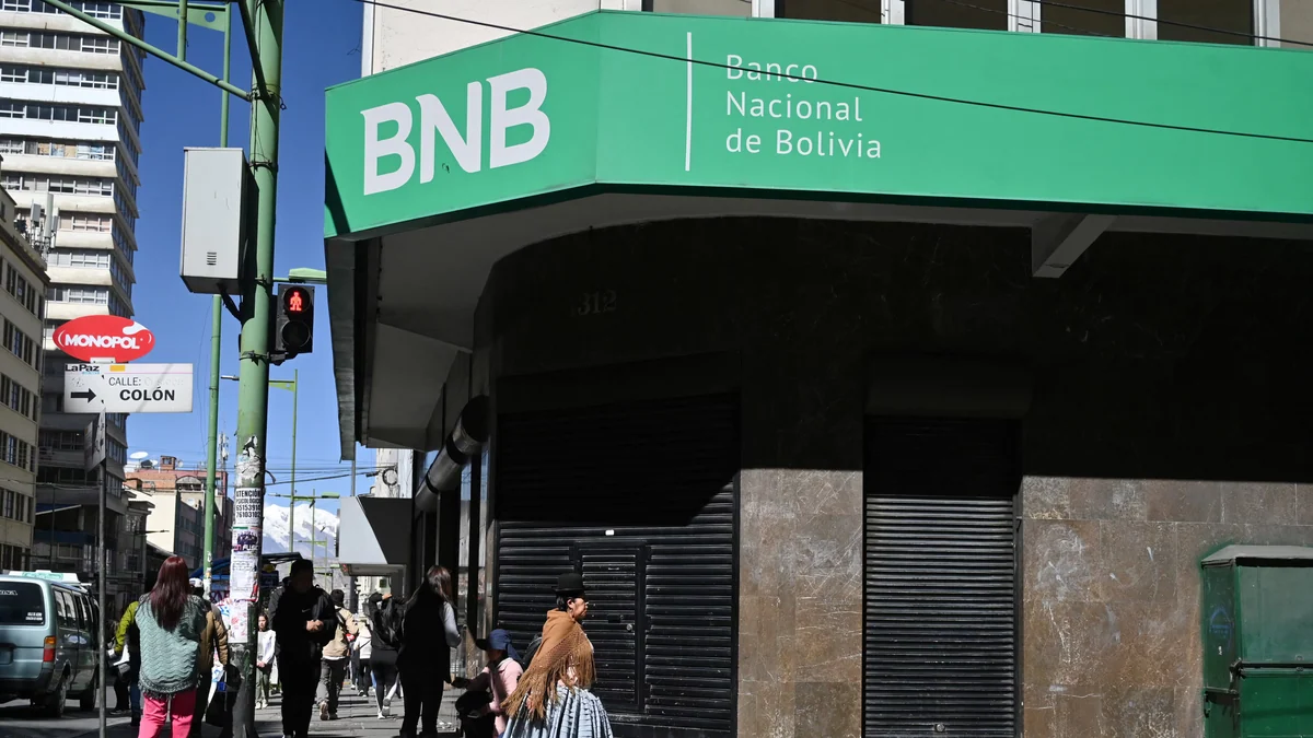 Organizaciones gremiales y pequeños empresarios de Bolivia advirtieron con protestas por el alza del dólar