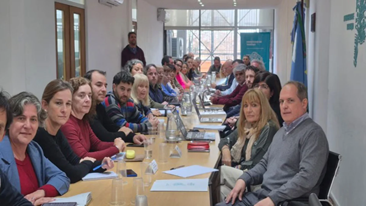 El gobierno de Axel Kicillof acordó con los gremios docentes un aumento salarial del 7%