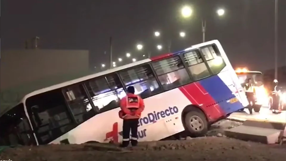 AeroDirecto: Bus se despista y cae a zanja en vía de ingreso al aeropuerto Jorge Chávez