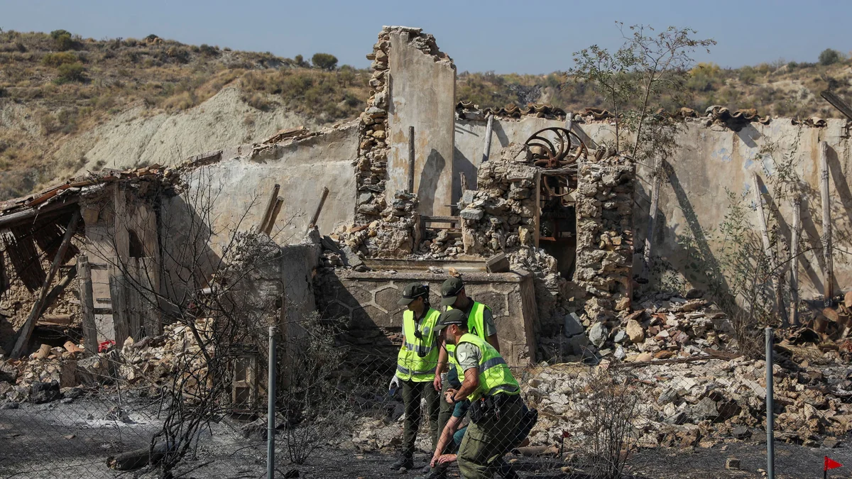 Cronología de un incendio mortífero en Los Gallardos, una isla en medio del desierto