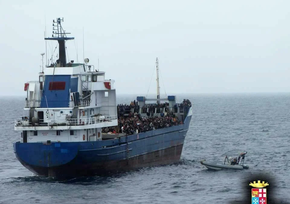Un grupo de 50 inmigrantes desaparece en el Mediterráneo tras volcarse su embarcación