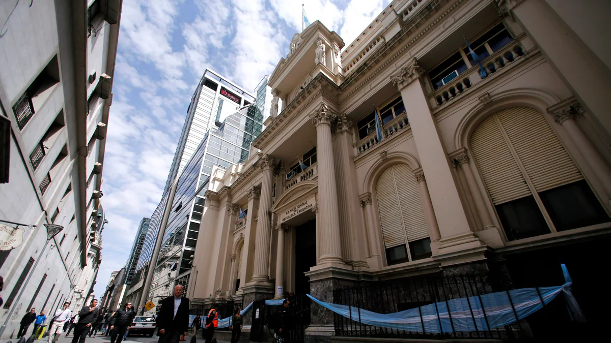 El Banco Central compró más de USD 400 millones en la semana, pero cayeron las reservas internacionales