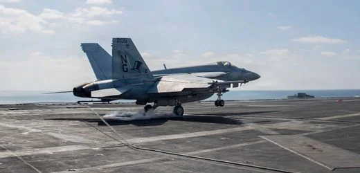 Krieg in Nahost: US-Flugzeuge feuern auf Tanker unter iranischer Flagge