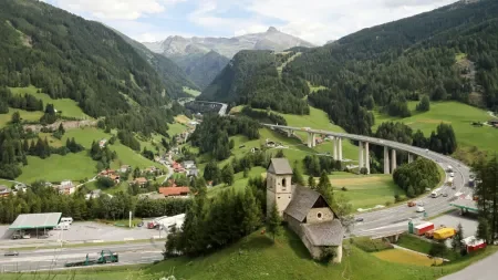 Brenner-Streit: Gutachten stellt Tirols Lkw-Fahrverbote infrage
