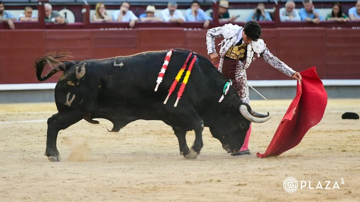 Jarocho se agiganta con una corrida brutalista de Pedraza en Las Ventas