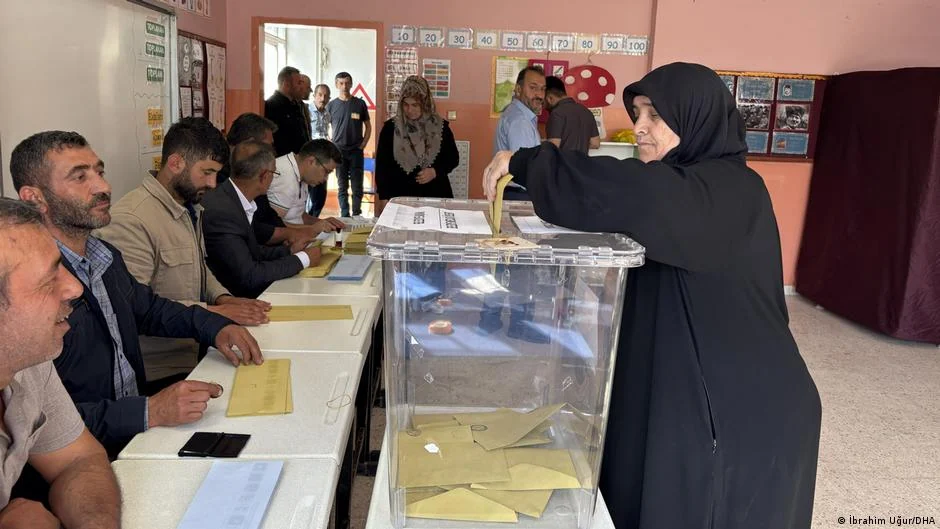Türkiye'de altı belde ara seçim için sandık başında