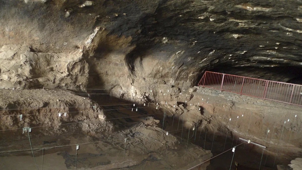 Hallan en una cueva de Sudáfrica la prueba más antigua de la utilización del fuego