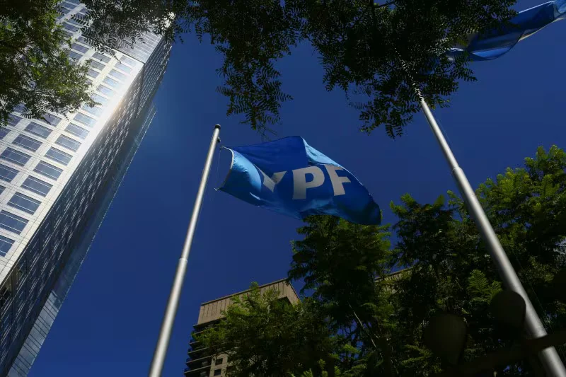 YPF dejará de fabricar un insumo clave para productos de limpieza y preocupa a una gran empresa de consumo masivo
