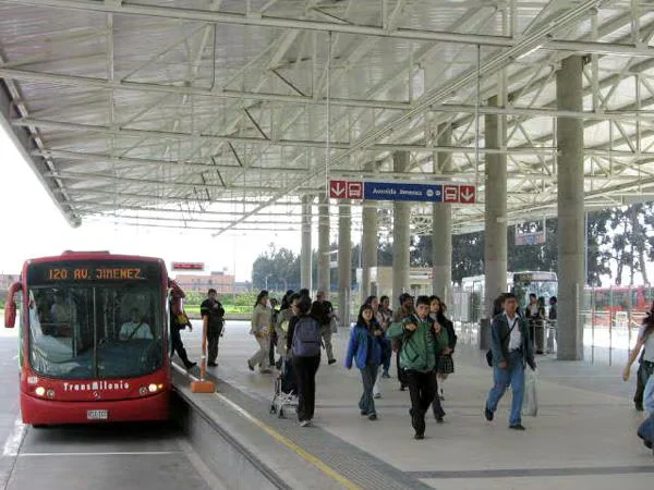 Transmilenio realizará nuevos cierres y ajustes operativos en varias estaciones y portales por obras del metro hasta finales de julio