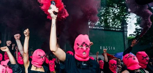 Pussy Riot: »Moskau schickt Künstler im Dienst der Staatspropaganda zur Biennale«