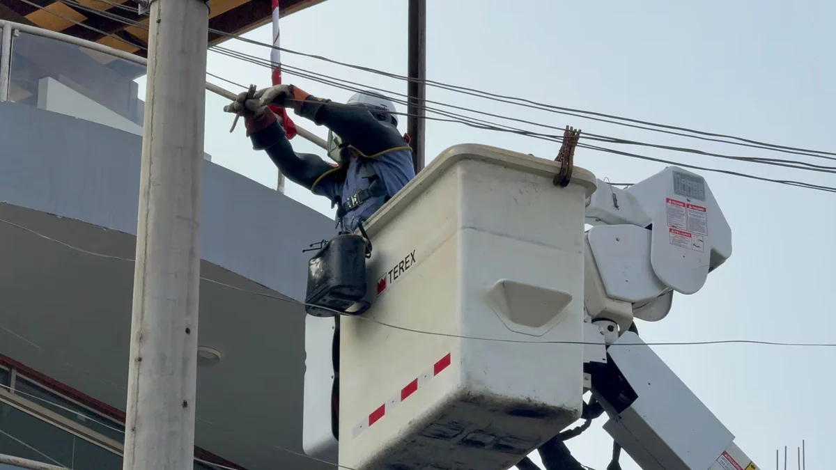 Cables de telecomunicaciones mal instalados ponen en riesgo seis distritos de Lima: estos concentran la mayor cantidad de casos detectados