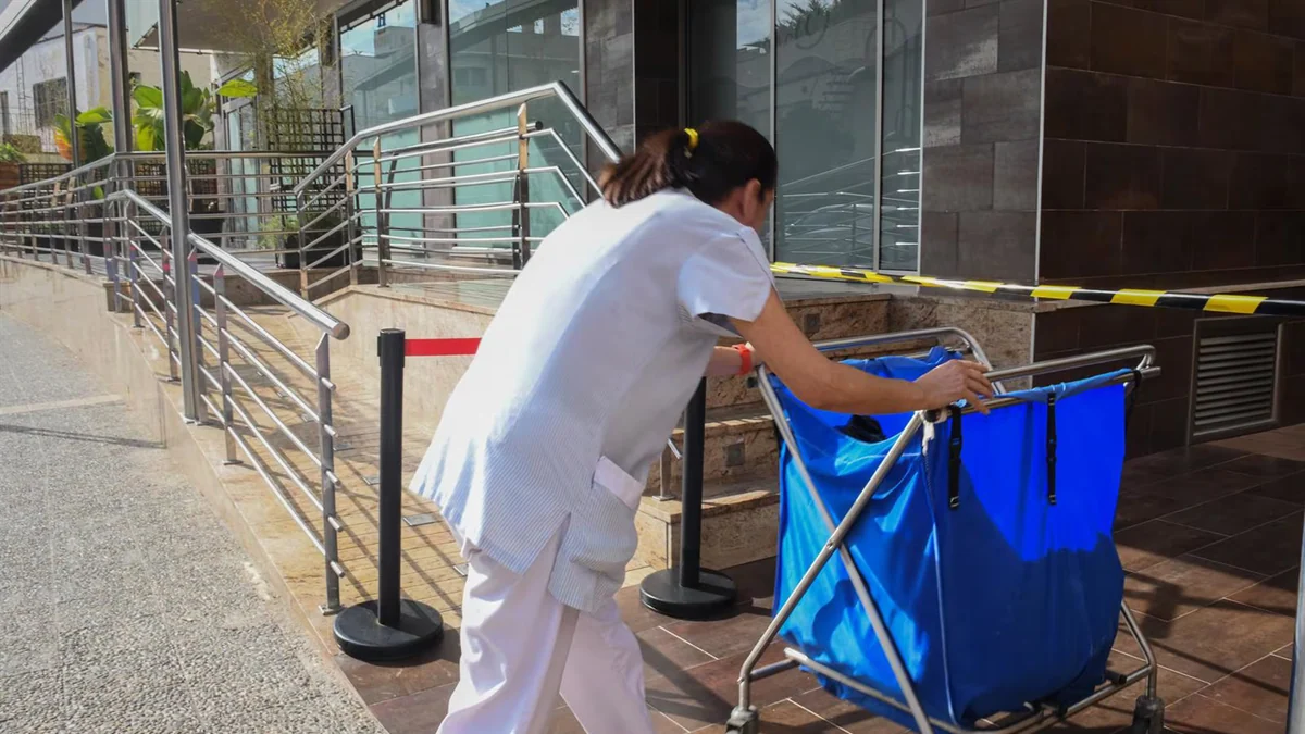 Una limpiadora es despedida tras agotarse la duración de su contrato temporal: es improcedente porque la persona que sustituía sigue de baja