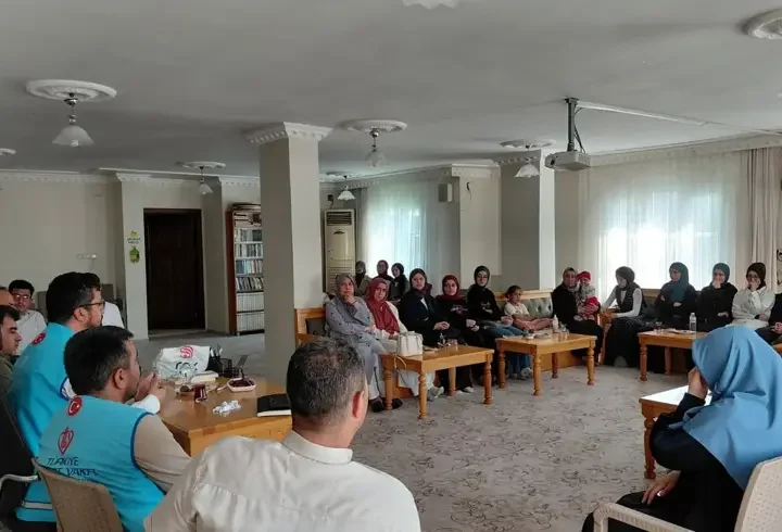 Umre ödüllü bilgi yarışmasında dereceye giren öğrencilere ödül