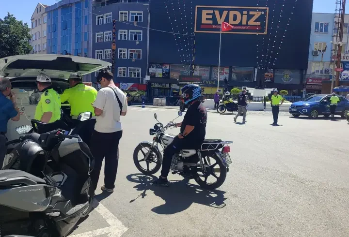 2 gün üst üste kasksız yakalanan motosiklet sürücüsüne 7 bin 500 lira ceza
