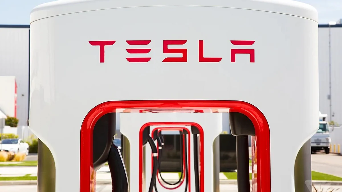 Tesla, şarj istasyonu yoğunluğunu “sanal kuyruk” ile çözüyor