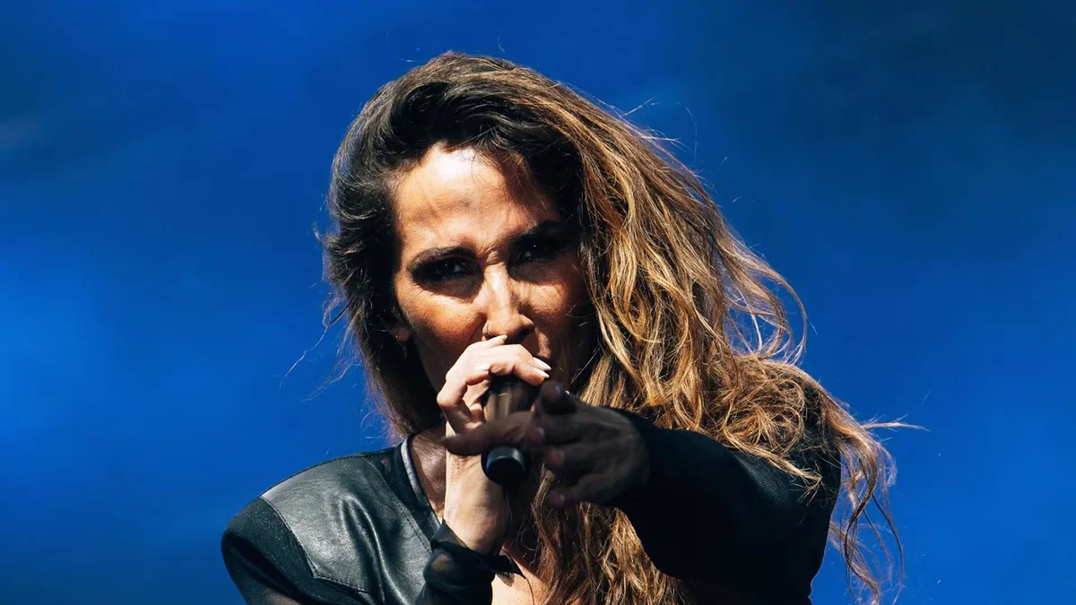 Malú se entrega a su público en Chiclana: "Este concierto es para vosotros"