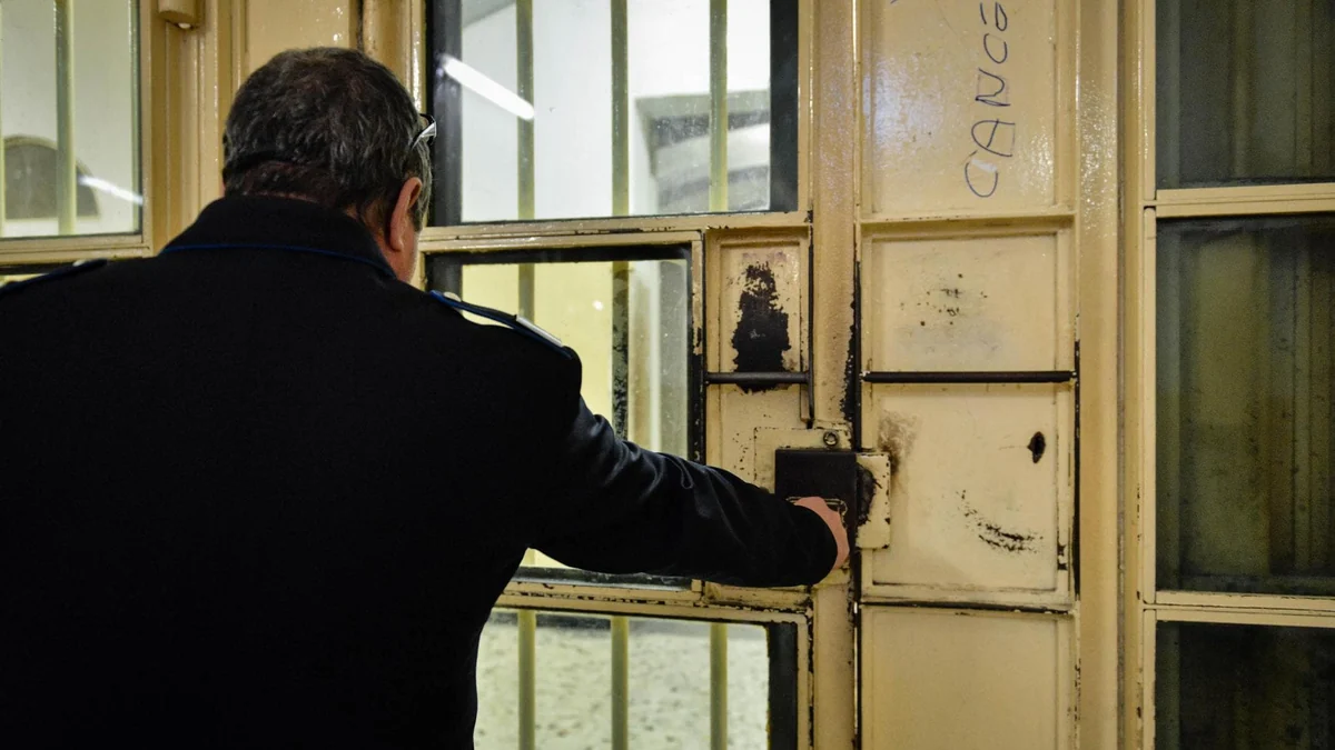 Celle sovraffollate e senza acqua calda: così stanno le carceri italiane