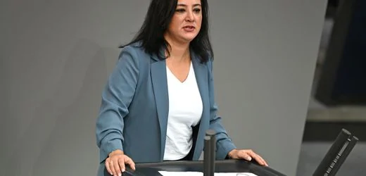 Gökay Akbulut: Linkenabgeordnete erhält Strafbefehl nach Zugstreit
