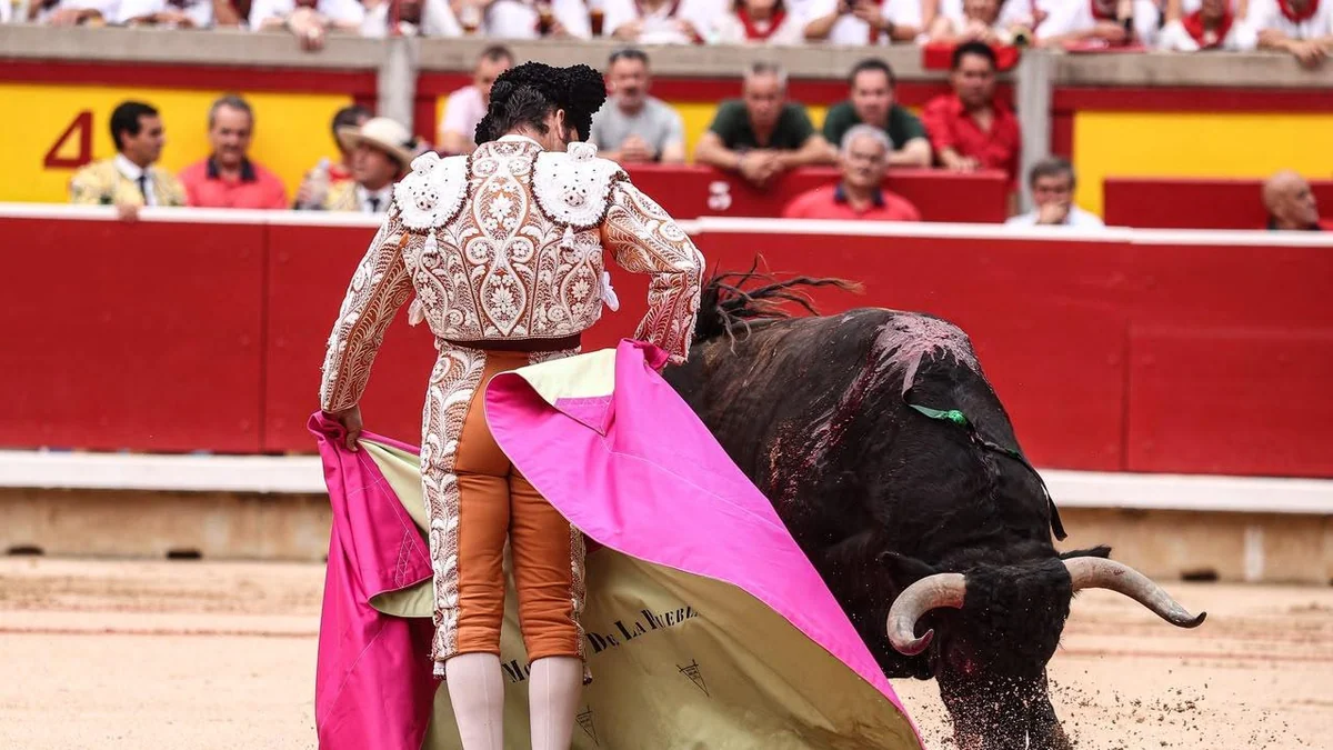 La mala afición de Dios: Morante torea sin toros y Borja Jiménez no lo hace con ellos en Pamplona