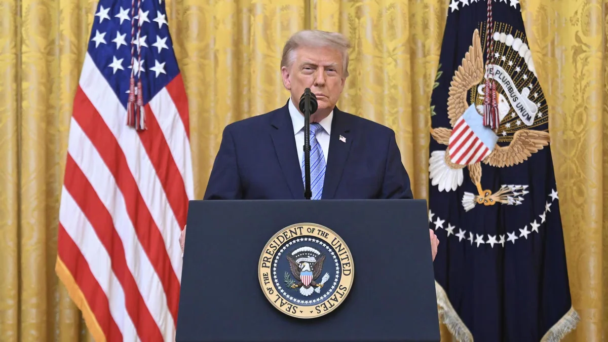 Trump incluye a NBC y ABC en un "complot" de fraude electoral: "Debería conllevar la revocación de sus licencias"