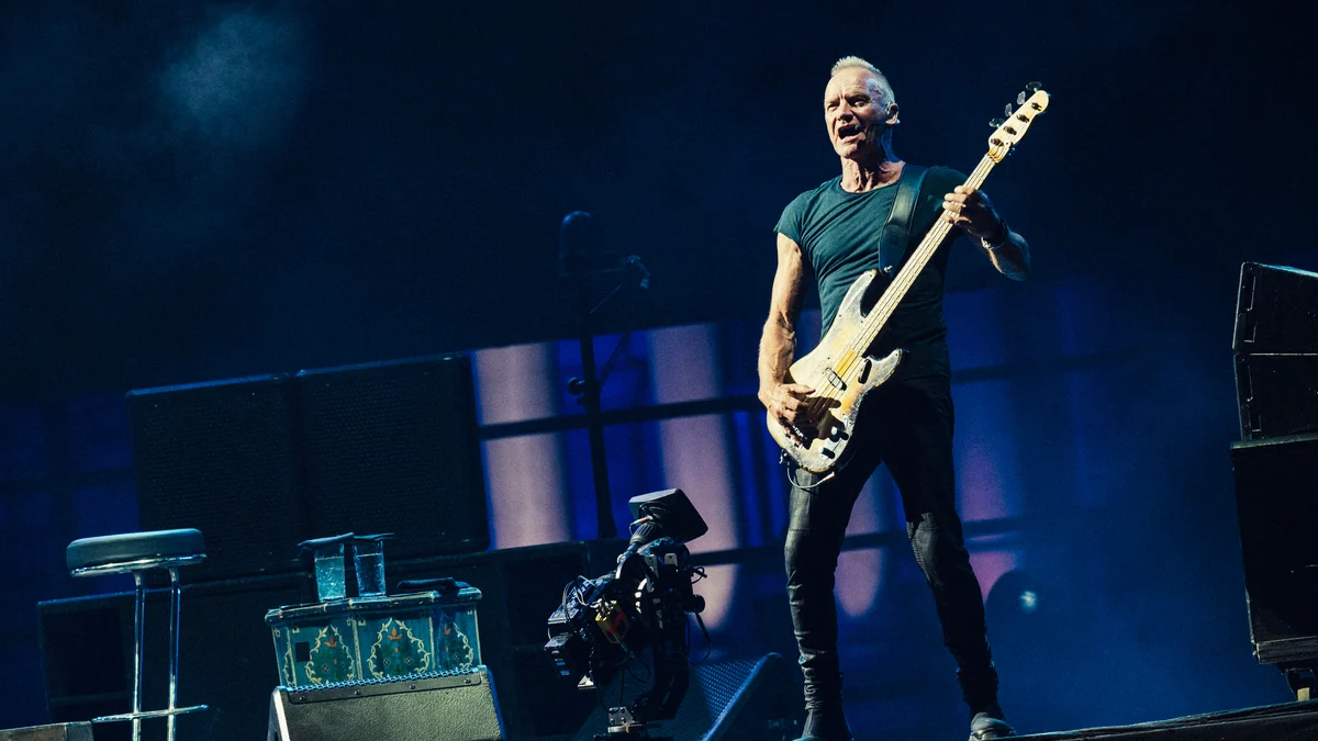 Sting se da el gustazo de tocar sus grandes éxitos acompañado solo de dos músicos y un escenario desnudo