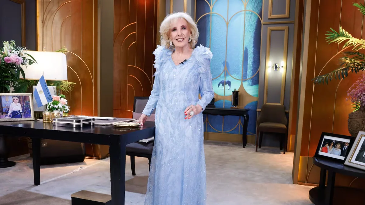 Mirtha Legrand brilló con un vestido de terciopelo y strass y celebró el triunfo de la Selección: “Sigan adelante”