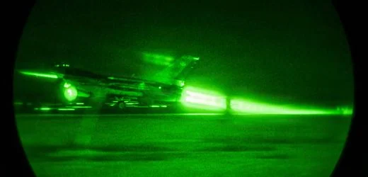 Iran-Krieg: Donald Trump spricht von Angriffen »zu Ehren« getöteter US-Soldaten und Iran meldet »explodierte Öltanker«